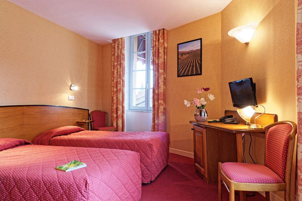 https://www.hotel-restaurant-trois-maures.fr/wp-content/uploads/2015/06/chambre-double-hotel-bourgogne1-1.jpg