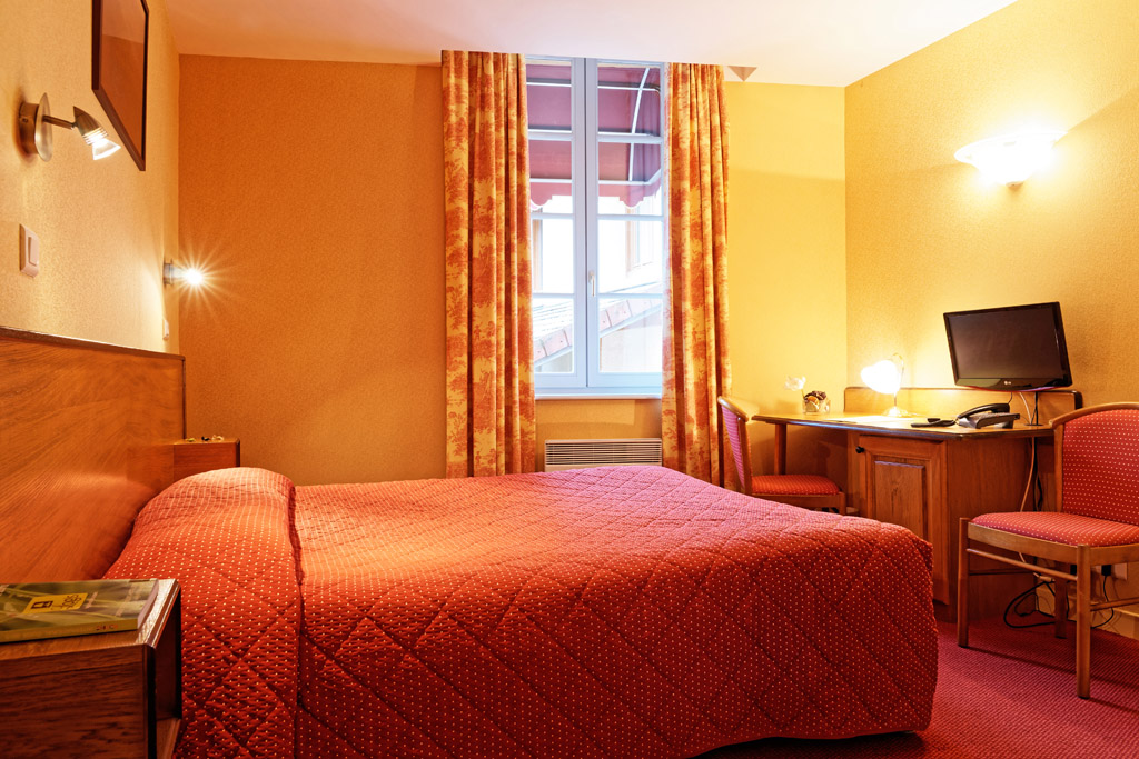 https://www.hotel-restaurant-trois-maures.fr/wp-content/uploads/2015/06/chambre-double-hotel-bourgogne3-1.jpg