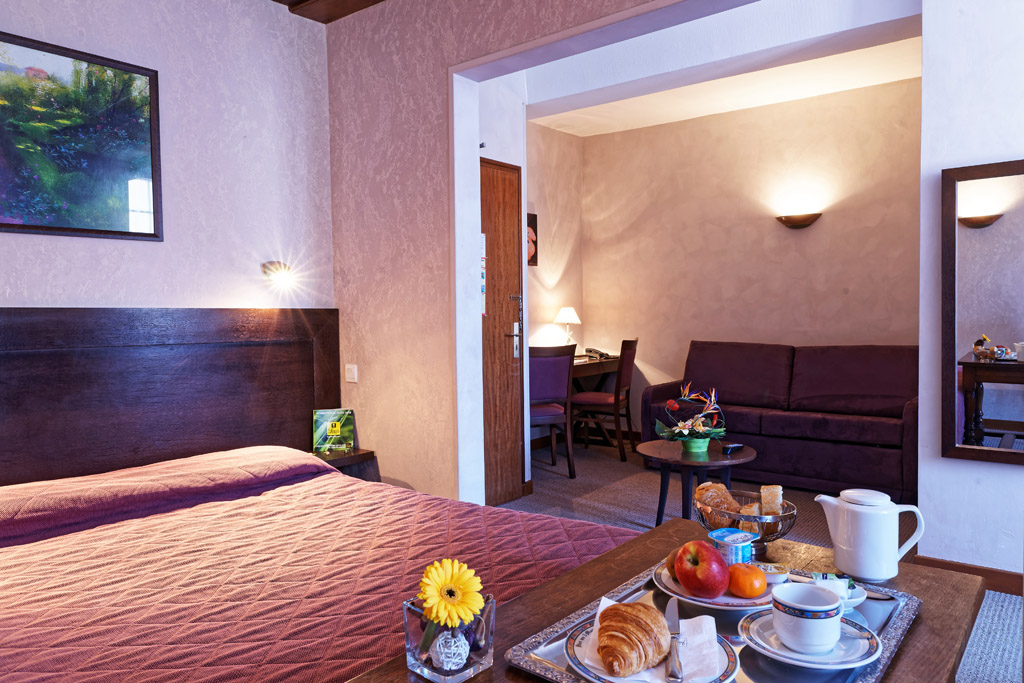 https://www.hotel-restaurant-trois-maures.fr/wp-content/uploads/2015/06/chambre-suite-junior-hotel-bourgogne2.jpg